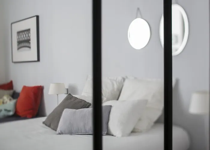 Отель Hotel La Cour Carree Bordeaux Centre