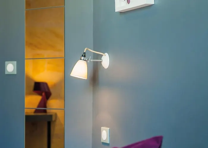 Отель Hotel La Cour Carree Bordeaux Centre