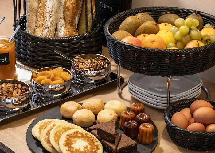 Отель Hotel La Cour Carree Bordeaux Centre Бордо